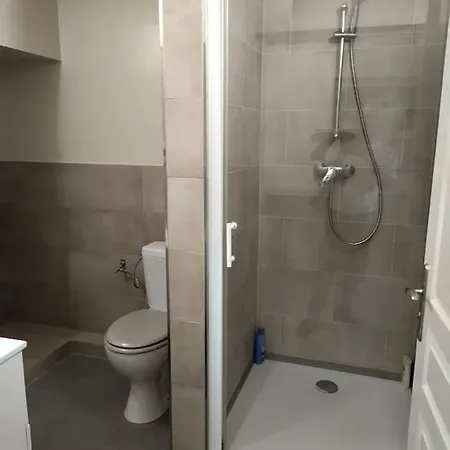 Tres Grand Au Pied Du Plateau D'angouleme. * أنغوليم