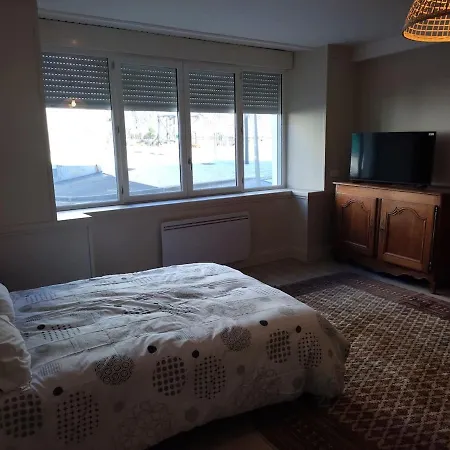 Tres Grand Au Pied Du Plateau D'angouleme. Apartment