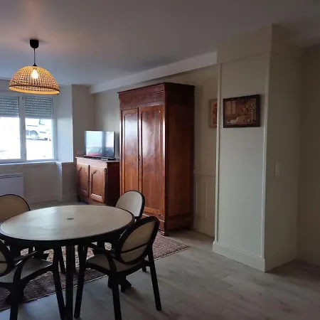 Tres Grand Au Pied Du Plateau D'angouleme. Apartment *